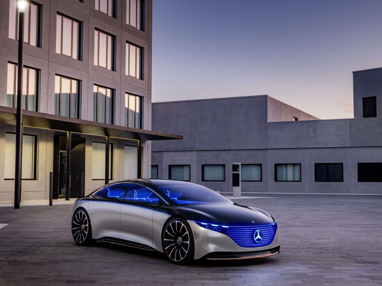 Концепт Mercedes EQS: как электромобили S-класса будут сражаться с Tesla